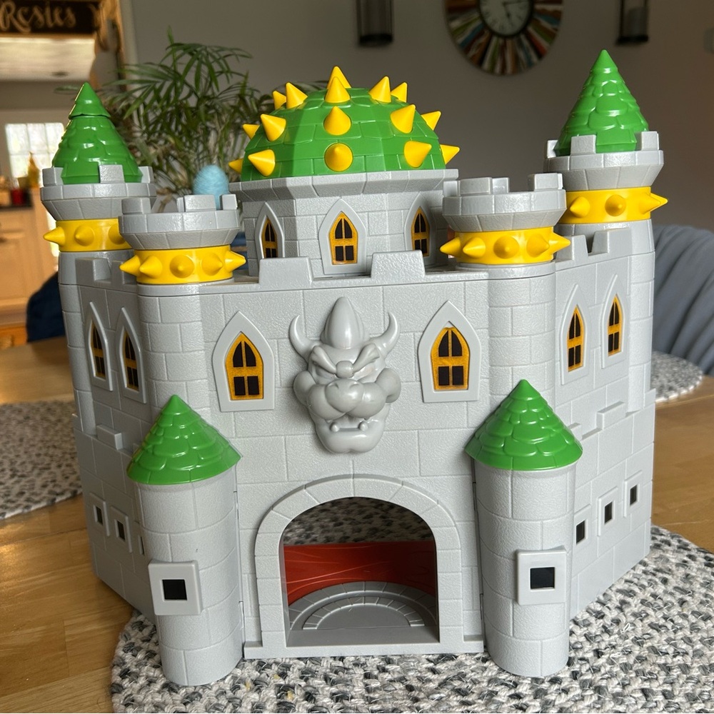 Nintendo Super Mario Bowser Castle